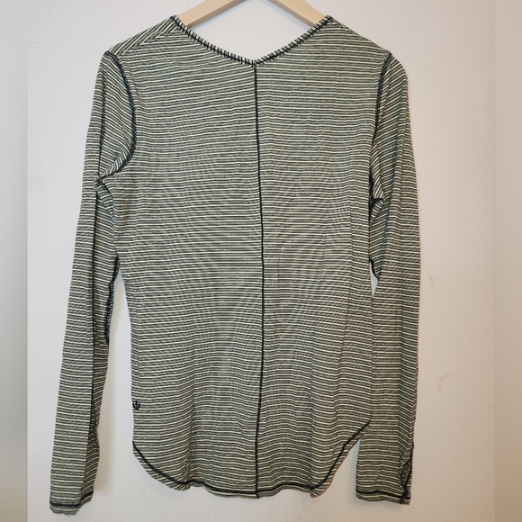 LULULEMON Yogini 5 Year Long Sleeve Tee, size 6 - Picture 6 of 13
